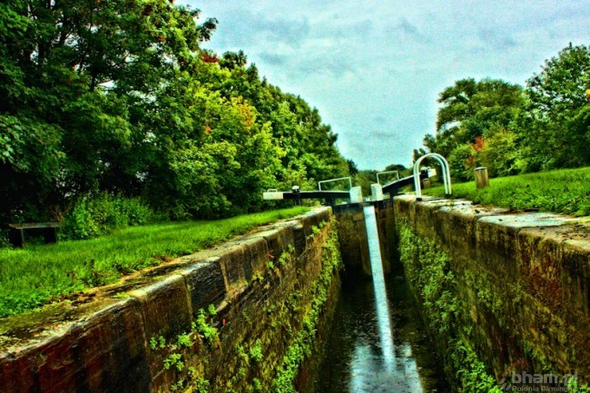 <p>Birmingham Canals In The Rain 2012 by: Andii :)))</p>